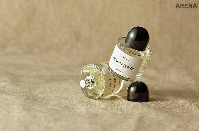 (왼쪽부터) 발다프리크 오 드 퍼퓸· 데저트 던 오 드 퍼퓸 각각 100mL 39만원 모두 바이레도 제품.