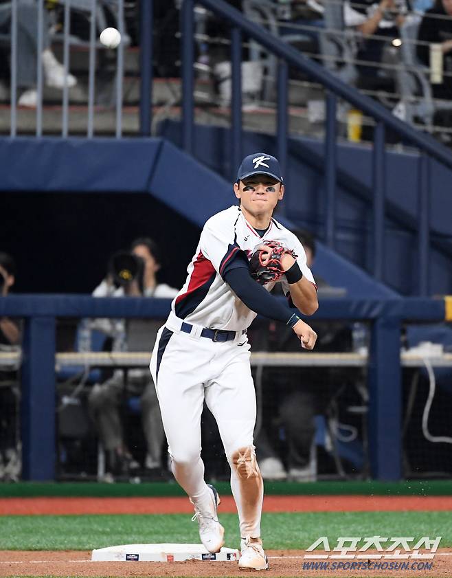 2024 WBSC 프리미어12 대한민국 야구 대표팀과 쿠바 대표팀의 평가전이 1일 서울 고척스카이돔에서 열렸다. 김도영이 수비를 하고 있다. 고척=박재만 기자 pjm@sportschosun.com/2024.11.01/