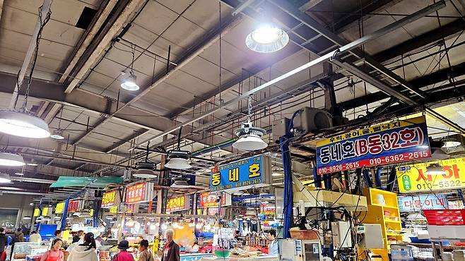 20241102_165209.jpg 캠핑 2일차) 저녁은 소고기와 자연산 대하 그리고 무늬오징어!!!!