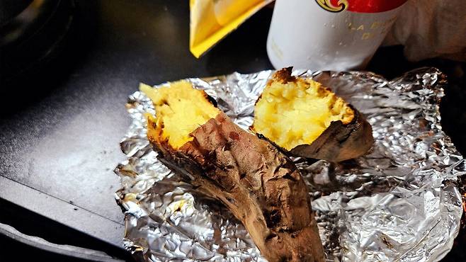 20241102_203524.jpg 캠핑 2일차) 저녁은 소고기와 자연산 대하 그리고 무늬오징어!!!!