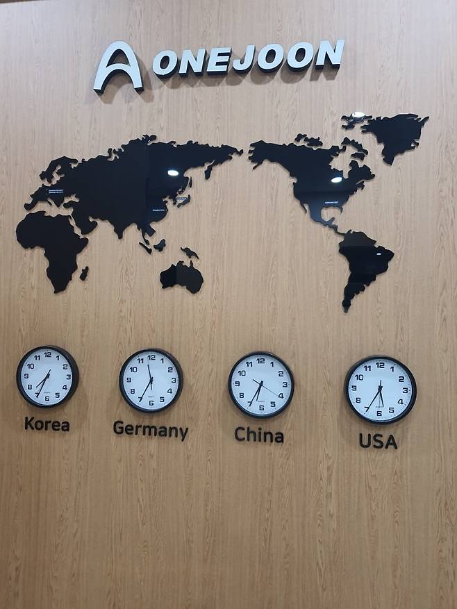 글로벌 사업에 박차를 가하고 있는 원준 본사 로비 1층. 수원=윤현주 기자