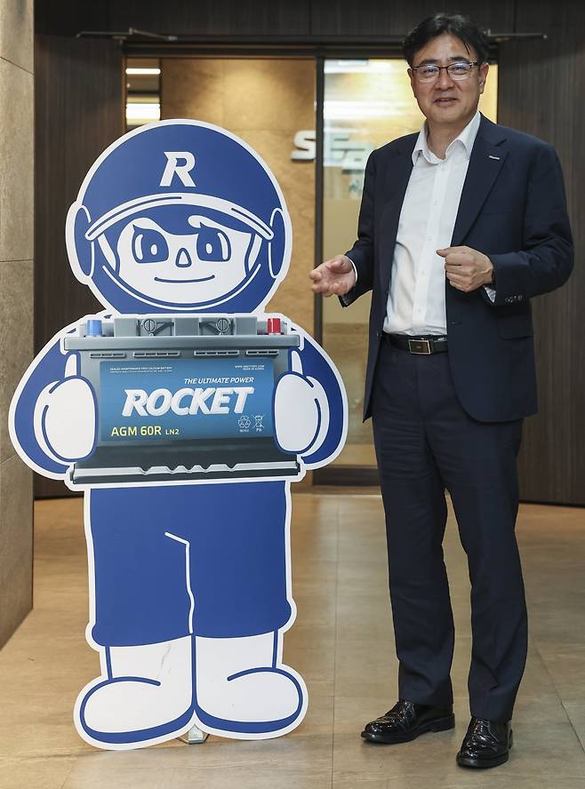 로케트배터리 소개하는 세방전지 김대웅 대표. 임형택 기자