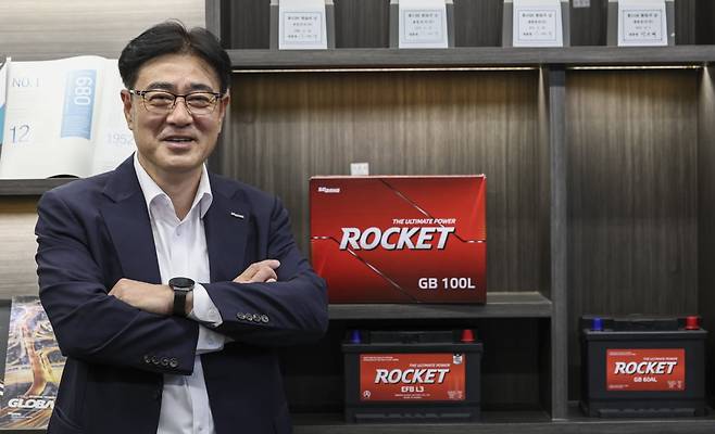 김대웅 세방전지 대표가 서울 역삼동 본사에서 포즈를 취하고 있다. 임형택 기자