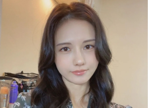 최근 매독 판정을 받았던 것으로 알려졌던 일본 AV 배우 무토 아야카. 재검에서는 음성 판정이 나왔다고 밝혔다. [사진=무토아야카 인스타그램]