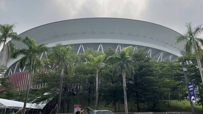 한화건설부문은 '필리핀 아레나'의 설계부터 시공까지 전 과정을 전담하는 디자인 빌드 방식으로 공사를 완료했다. 필리핀 아레나 전경 /사진=김노향 기자