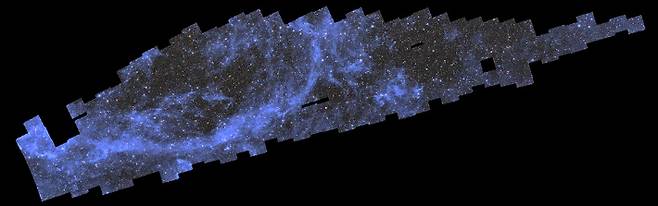 유클리드가 남쪽 하늘 관측 데이터를 합친 이미지 전경. ESA/Euclid/Euclid Consortium/NASA, CEA Paris-Saclay, image processing by J.-C. Cuillandre, E. Bertin, G. Anselmi