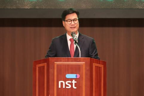 김영식 신임 국가과학기술연구회(NST) 이사장이 4일 열린 취임식에서 취임사를 하고 있다. NST 제공