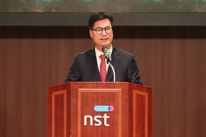 김영식 제5대 NST 이사장이 취임사를 전하고 있다.