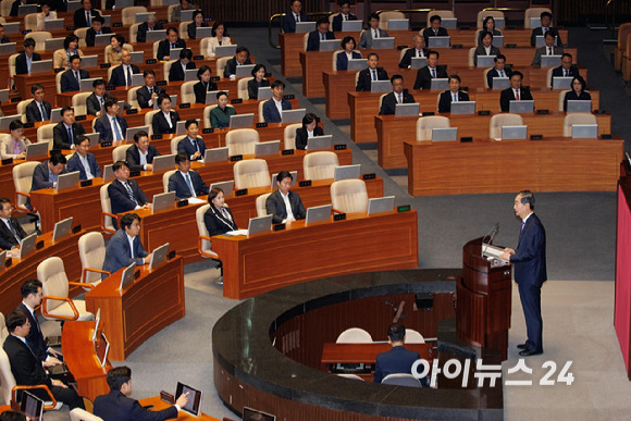 한덕수 국무총리가 4일 오전 서울 여의도 국회 본회의에서 윤석열 대통령을 대신해 2025년도 예산안 및 기금운용계획안에 대해 시정연설을 하고 있다. [사진=곽영래 기자]