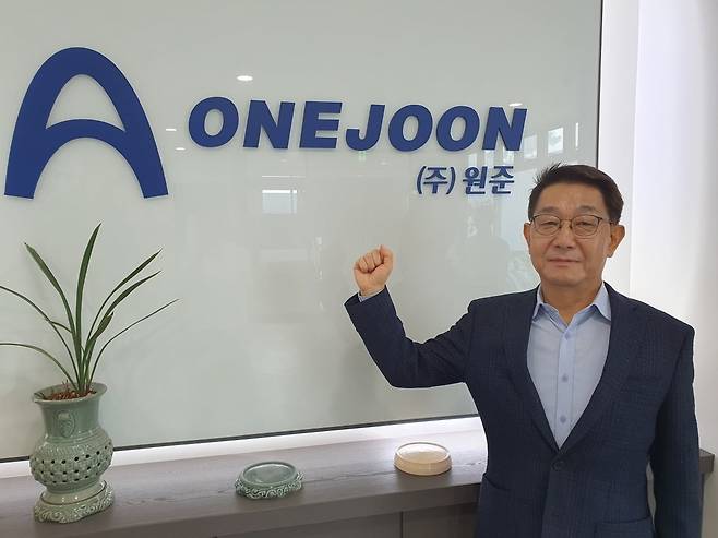 이용섭 CFO가 사업 내용 설명 후 파이팅을 외치고 있다. 수원=윤현주 기자