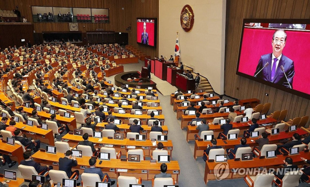 한덕수 국무총리가 4일 서울 여의도 국회 본회의장에서 윤석열 대통령의 2025년도 예산안 및 기금운용계획안에 대한 정부 시정연설을 대독하고 있다. 연합뉴스