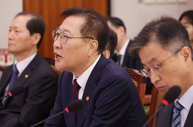 10월25일 국회에서 열린 법제사법위원회 국정감사에서&nbsp;박성재&nbsp;법무부 장관이 의원 질의에 답하고 있다. ⓒ연합뉴스