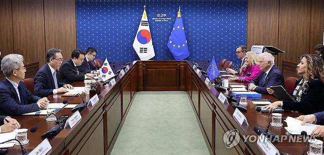 한-EU 전략대화 (서울=연합뉴스) 최재구 기자 = 4일 서울 종로구 정부서울청사에서 조태열 외교부 장관과 조셉 보렐 EU 외교안보정책 고위대표가 참석한 가운데 제1차 한-EU 전략대화가 진행되고 있다. 2024.11.4 jjaeck9@yna.co.kr