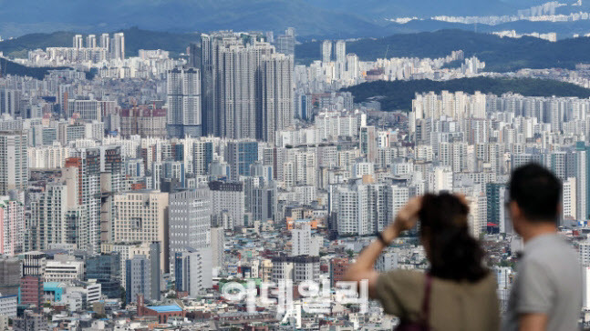 서울 남산공원에서 바라본 서울 시내 아파트 단지 모습. (사진=노진환 기자).