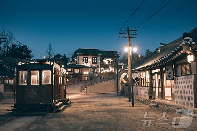 미스터선샤인 촬영지인 선샤인랜드 야경. (논산시 제공) / 뉴스1