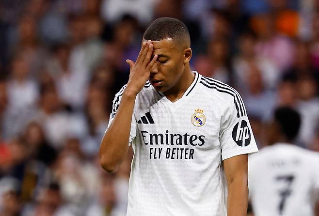 Soccer Football - Champions League - Real Madrid v Borussia Dortmund - Santiago Bernabeu, Madrid, Spain - October 22, 2024 Real Madrid's Kylian Mbappe reacts REUTERS/Susana Vera     TPX IMAGES OF THE DAY







<저작권자(c) 연합뉴스, 무단 전재-재배포, AI 학습 및 활용 금지>