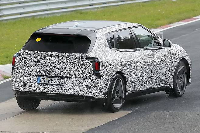 기아 'EV4 해치백' 테스트카 (출처 : Auto week)