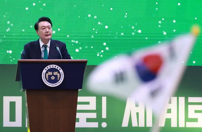 윤석열 대통령이 5일 경기도 고양 킨텍스에서 열린 '2024 전국새마을지도자대회'에서 축사하고 있다. (대통령실통신사진기자단) /사진=뉴시스화상