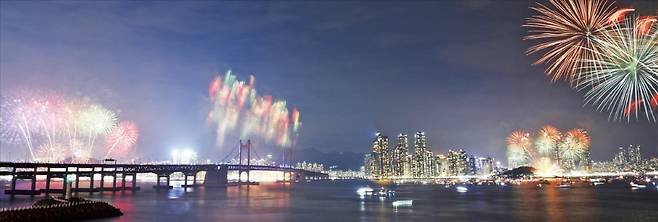 지난해 11월 열린 부산불꽃축제.  부산시 제공