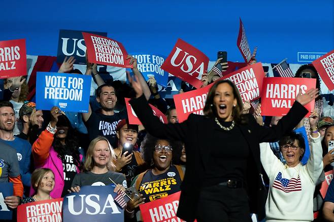 Supporters of Democratic presidential nominee US Vice President Kamala Harris react as Harris walks on stage during a campaign rally at Carrie Blast Furnaces National Historic Landmark, in Pittsburgh, Pennsylvania on Nov.4. (Reuters)