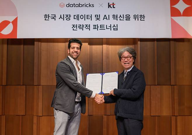 KT가 데이터브릭스와 데이터∙AI 분야의 긴밀한 협력과 국내 AX 확산을 위한 업무협약을 체결했다. /KT 제공