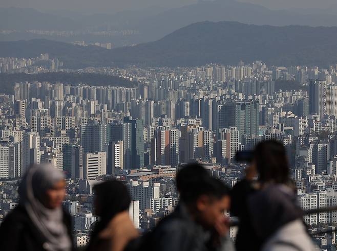 지난 5일 남산에서 바라본 아파트 단지. /연합뉴스