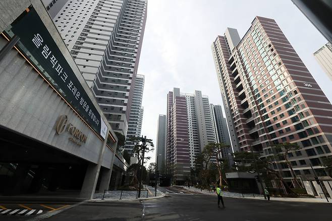 지난 17일 서울 강동구 올림픽파크포레온의 모습. /뉴스1