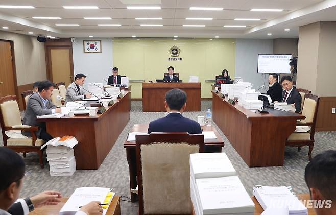 충남도의회 기획경제위원회는 6일 충남신용보증재단과 충남경제진흥원 소관 업무에 대한 행정사무감사를 실시했다.