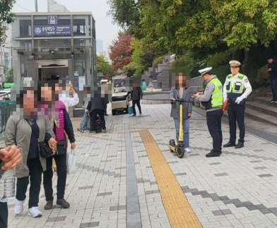 지난 1일 숭실대 앞에서 단속하는 장면. 서울시