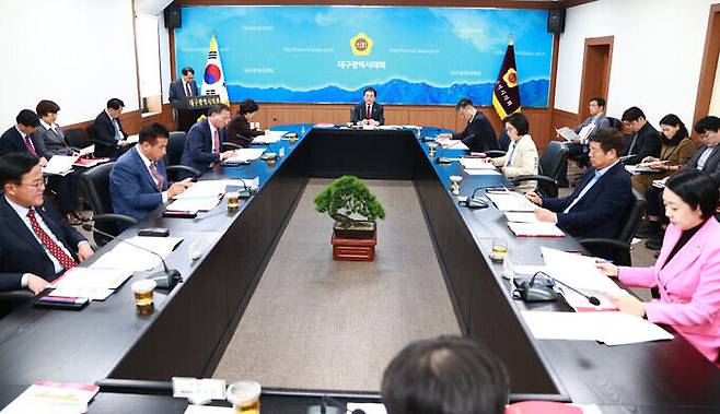 대구시의회는 6일 확대의장단 회의를 열고 내년도 예산안 편성에 대한 보고를 받았다. 대구시의회 제공