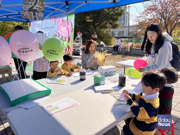 경기도 의정부 예총 광장에서 진행된 유아흡연위해예방 가족체험행사에 참여한 가족들의 모습. ⓒ유아흡연위해예방 가족체험행사 운영사무국