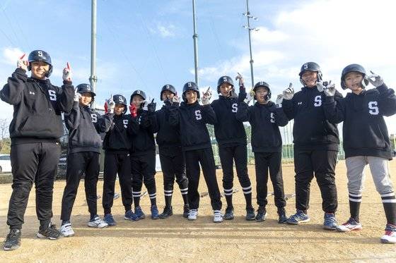 최근 3개 대회 연속 우승을 차지한 인천 서구 리틀야구단 6학년 선수들. 인천=장진영 기자
