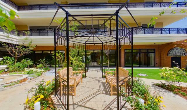 ▲ 베네세스타일케어의 ‘베네세 아리아 다카라즈카’공원·입구·기능 훈련실·화장실·실내 모습.