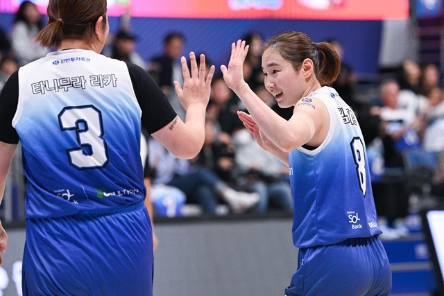 신한은행 김지영(오른쪽). 사진=WKBL 제공