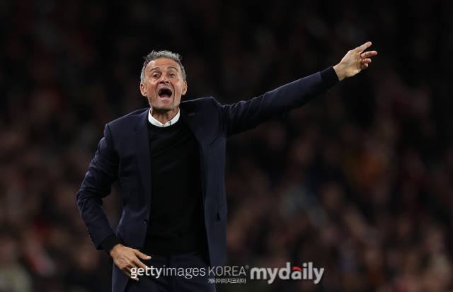 PSG는 7일 오전(한국시간) 프랑스 파리에서 열린 2024-25시즌 UEFA 챔피언스리그 페이즈 4차전에서 AT마드리드에 1-2로 졌다. 이강인은 이날 경기에서 후반 22분 교체 출전해 20분 남짓 활약했다. 이강인은 PSG에서 자신의 50번째 경기를 치렀다. PSG는 AT마드리드전 패배로 1승1무2패(승점 4점)의 성적과 함께 올 시즌 UEFA 챔피언스리그 본선에서 36개팀 중 25위에 머물게 됐다./게티이미지코리아