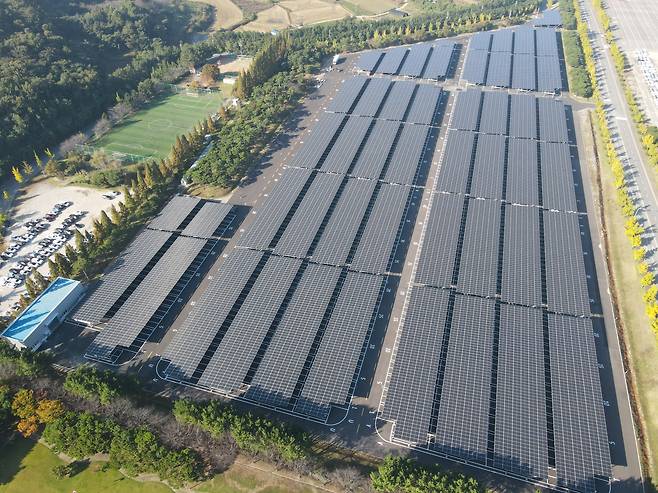 현대자동차 아산공장에 설치된 태양광 자가발전 시설의 모습. [연합]