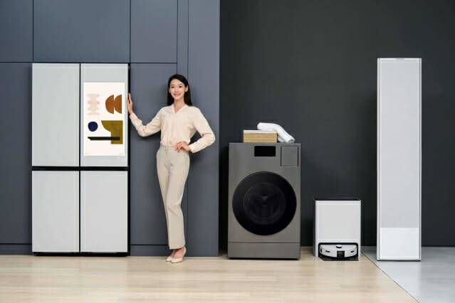 삼성전자 모델이  '비스포크 AI 가전'을 소개하고 있다.(사진=삼성전자)