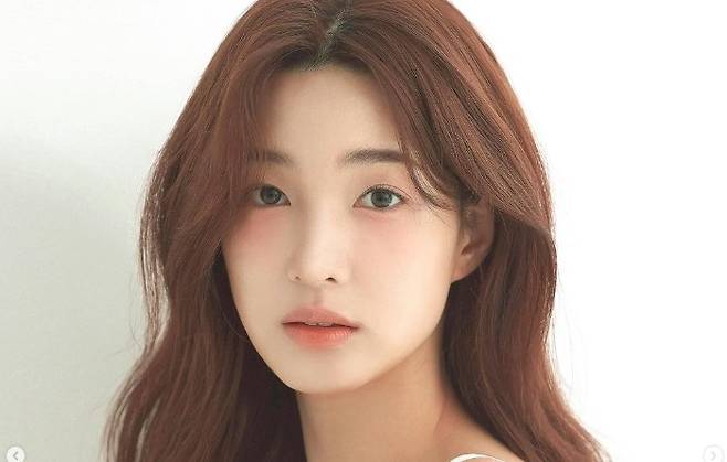 라붐 출신 율희가 새 프로필 사진을 공개해 눈길을 끈다. [사진출처 = 인스타그램]