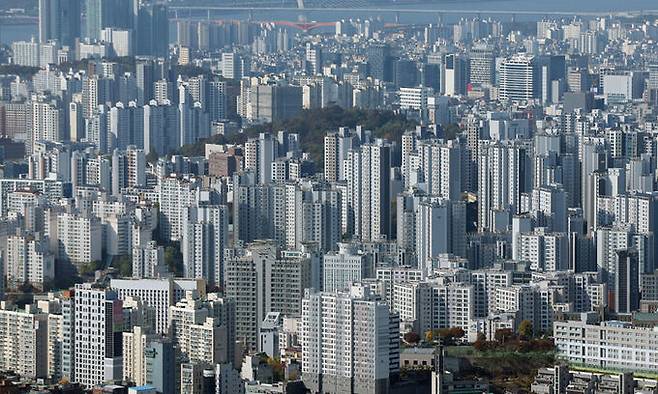 지난 5일 남산에서 바라본 아파트 단지. 연합뉴스