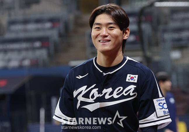 김도영이 프리미어12 대비 훈련을 하고 있다. /사진=김진경 대기자