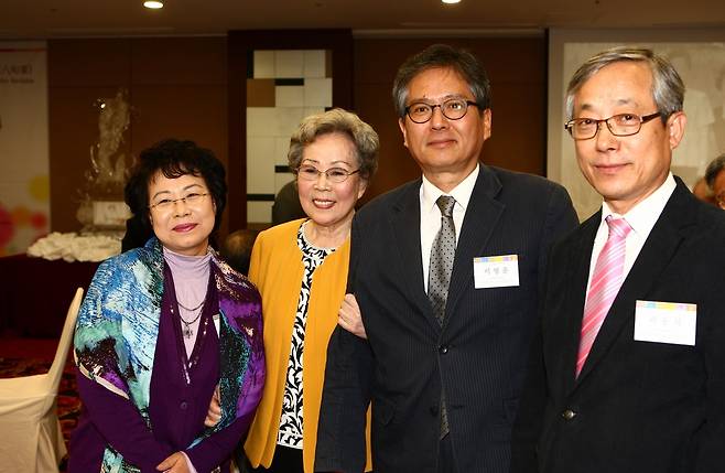 왼쪽에서 두번째부터 이난영 전 국립경주박물관장, 이영훈 전 국립중앙박물관장, 곽동석 국립중앙박물관 학예연구실장 [국립경주박물관 제공. 재판매 및 DB 금지]