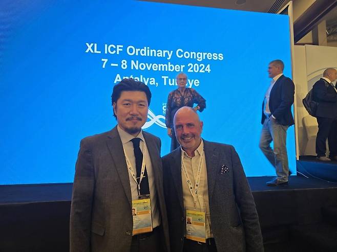 김은석 아시아카누연맹 사무총장과 리처드 폭스 국제카누연맹 슬라럼위원회 위원장 [대한카누연맹 제공. 재판매 및 DB금지]