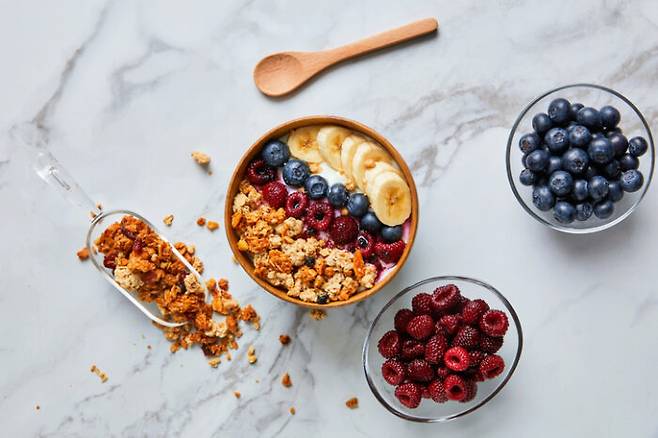 평소 먹는 음식을 다른 음식으로 바꿔보는 것 만으로 영양은 높이는 동시에 칼로리 섭취는 줄일 수 있다. [사진=게티이미지뱅크]