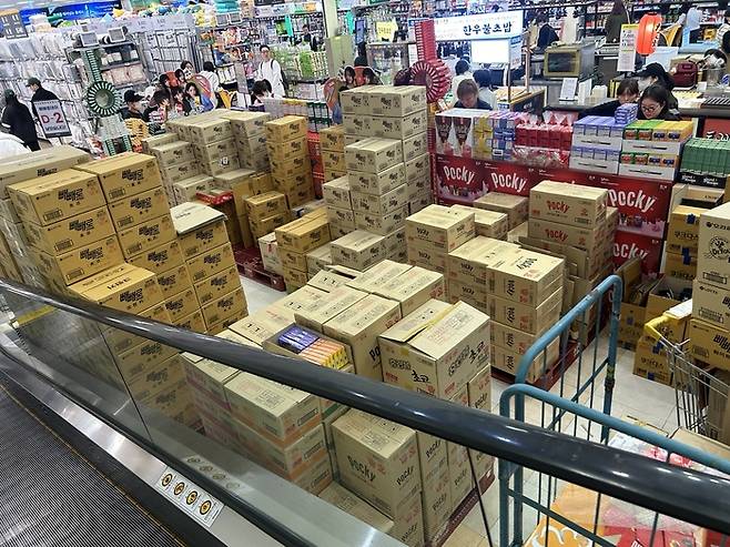 지난 9일 서울 성동구 이마트 왕십리점에 쌓인 빼빼로 물량.