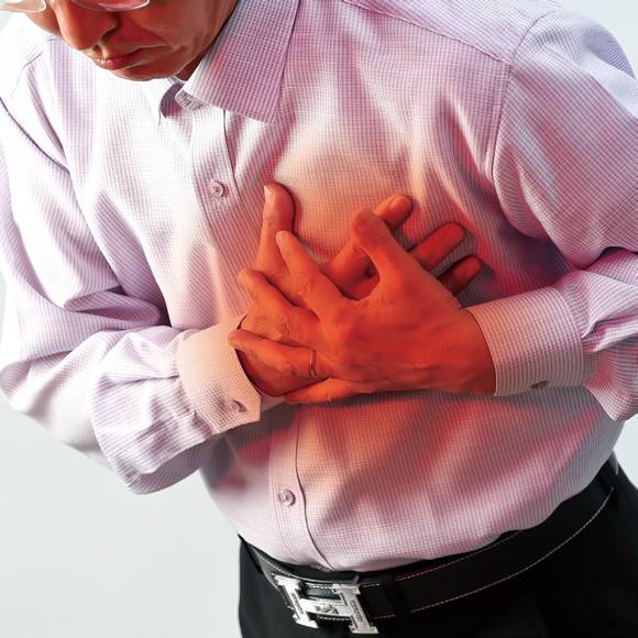 호흡 장애, 빠르고 불규칙한 심장 박동, 지속적인 기침과 쌕쌕거림(가래 동반) 등은 심부전 징후다. ⓒ시사저널 임준선