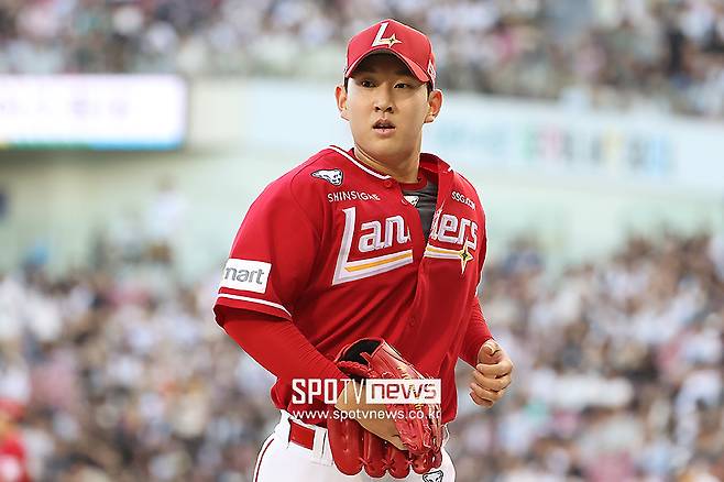 ▲ 5선발 자리는 아직 미정인 가운데 팀 내 선발 육성 자원인 송영진을 포함해 여러 선수들이 치열한 경쟁을 예고하고 있다.&nbsp;ⓒ곽혜미 기자