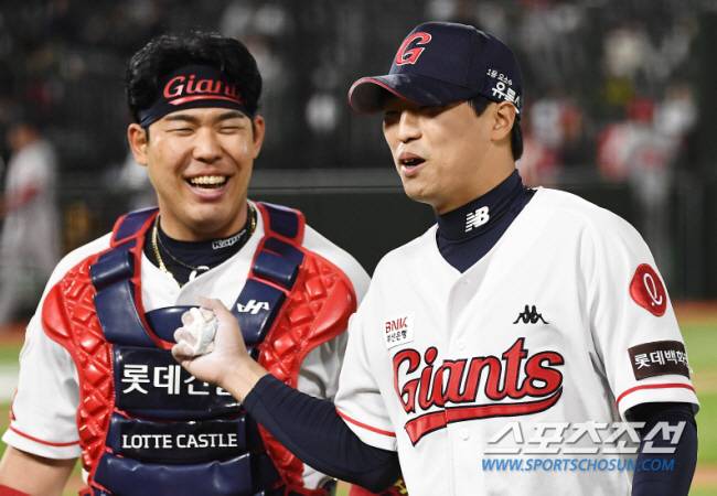 롯데 시절 구승민과 지시완. 스포츠조선DB