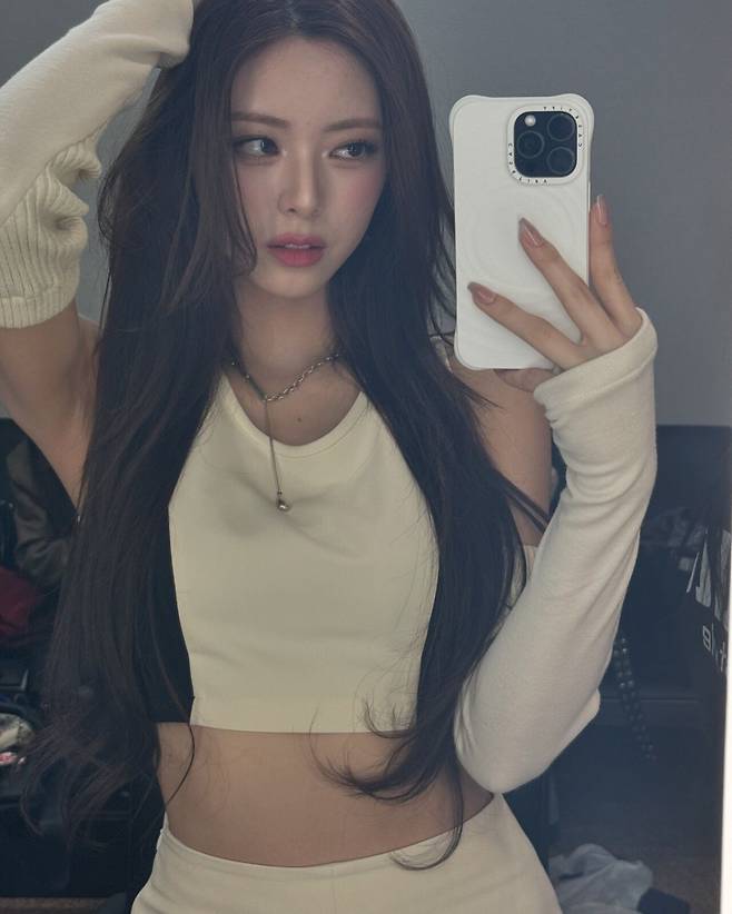 82737_12e82587855b490891b57634e2a4a5c3.jpg 오늘자 있지 유나 인스타그램.jpg
