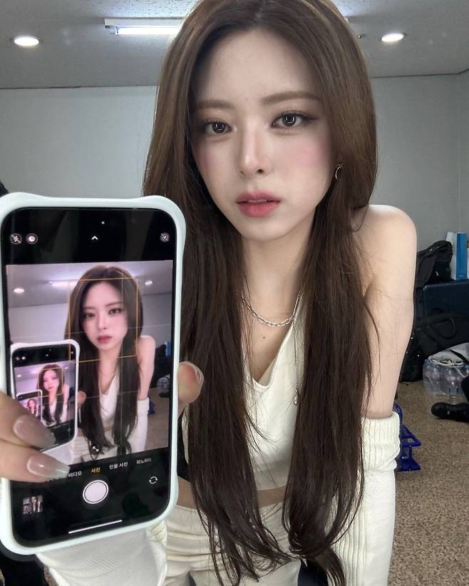 82737_c83b460e2a4641ebaeb154fcfe205048.jpg 오늘자 있지 유나 인스타그램.jpg