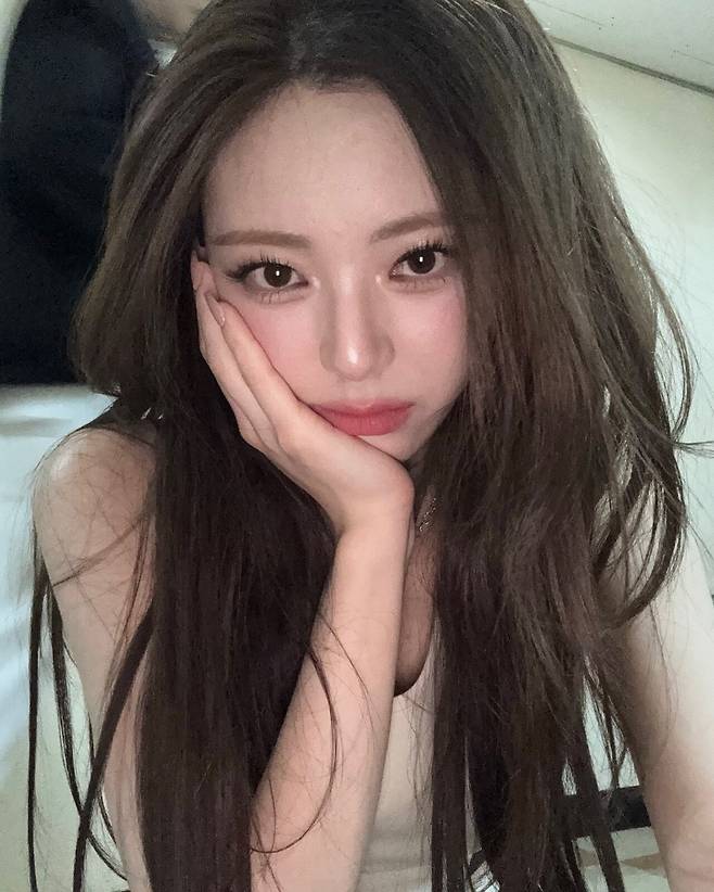 82737_f4e3e6a7ad2d4bae8b97f62c16b06089.jpg 오늘자 있지 유나 인스타그램.jpg